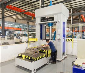 合模机.jpg 合模机.jpg